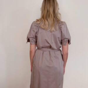 Depera1 beige klänning