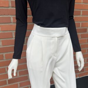 Tiroko kostymbyxa med revär