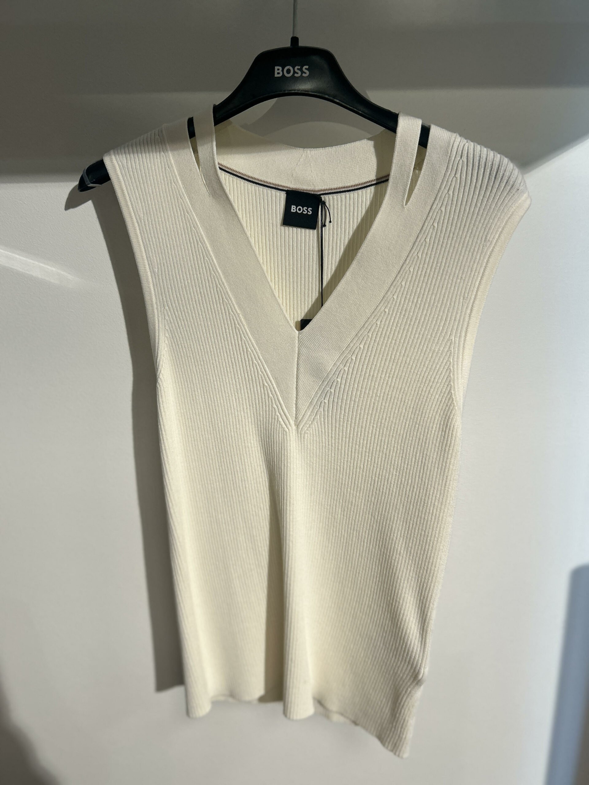 Fality - ribbat linne med cut outs