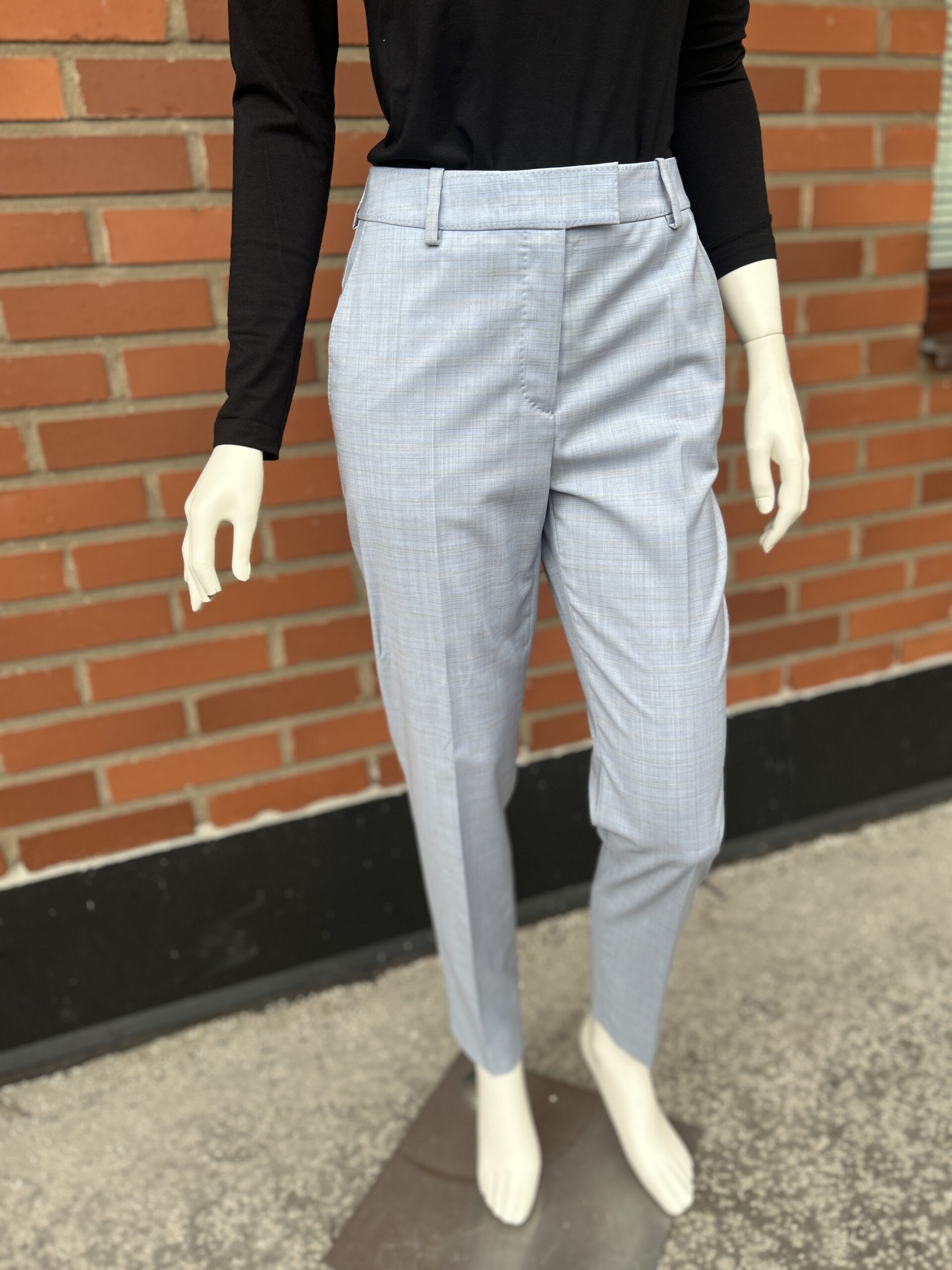 Tamata4 ljusblå kostymbyxa