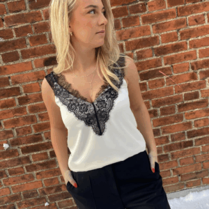 Belinga offwhite linne med svart spets